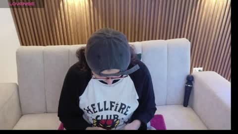 Snapshot of feelina_firesoul chatting on May 11, 2026, 5:02 am Feelena online show from May 11, 2026, 5:02 am