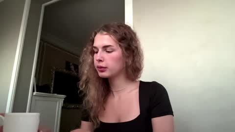 Zoe online show from July 28, 2026, 4:39 pm