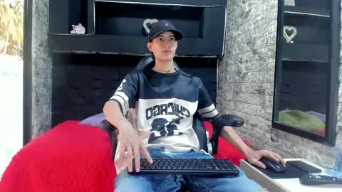 Snapshot of felipe_fiire chatting on May 1, 2026, 1:59 pm felipe fiire online show from May 1, 2026, 1:59 pm