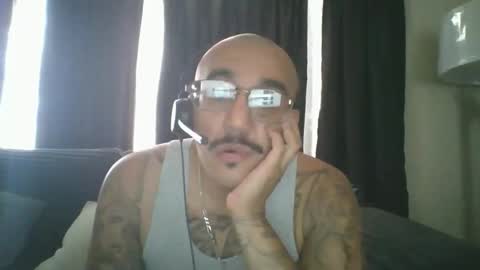 felixrlarios25 online show from May 1, 2026, 9:19 pm