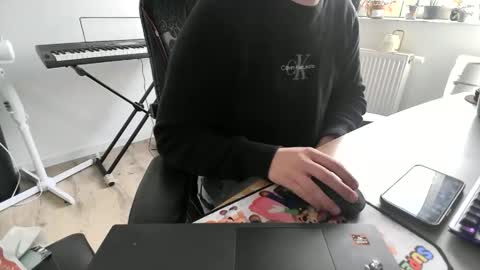 fem_alice_louis_dom online show from April 4, 2026, 9:40 am