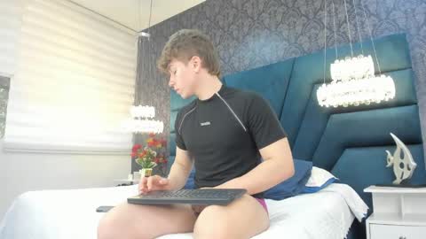 Snapshot of femboy_max chatting on May 4, 2026, 11:28 am Femboy Max online show from May 4, 2026, 11:28 am