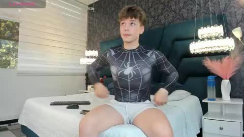 Snapshot of femboy_max chatting on May 26, 2026, 12:01 pm Femboy Max online show from May 26, 2026, 12:01 pm