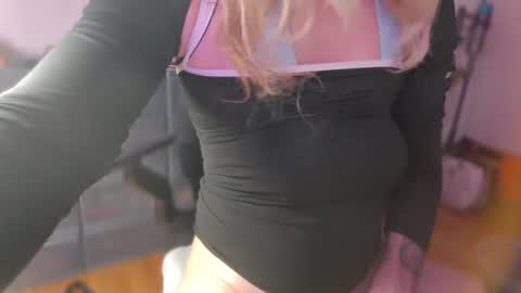 femme_mystique online show from November 14, 2025, 9:52 am