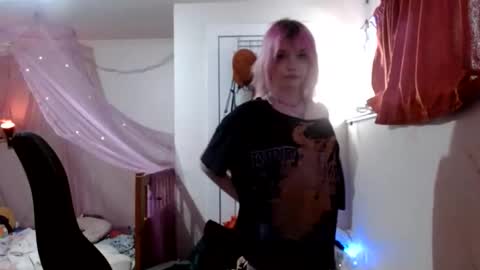 fempue online show from March 27, 2026, 10:09 pm