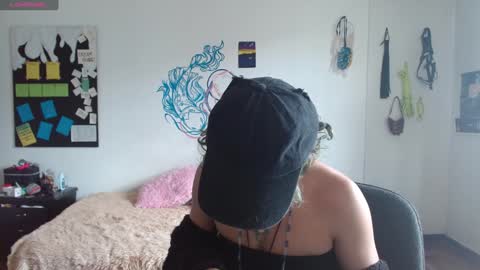 Snapshot of fenixmfx chatting on January 8, 2025, 5:15 pm Fenix online show from January 8, 2025, 5:15 pm