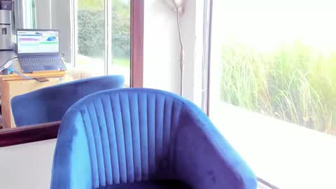 fergiecienta online show from October 27, 2025, 11:58 am