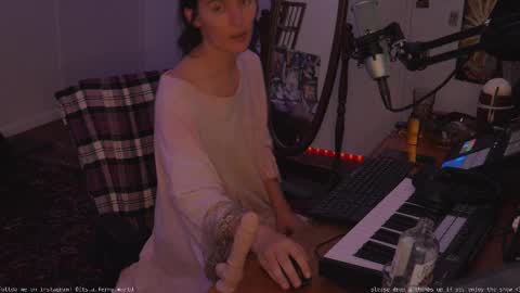 Snapshot of fernydew chatting on February 18, 2025, 11:55 am Fern next stream 430pm Monday PST online show from February 18, 2025, 11:55 am