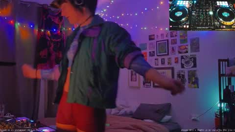 Snapshot of fernydew chatting on September 19, 2025, 12:06 pm Fern next stream 430pm Monday PST online show from September 19, 2025, 12:06 pm