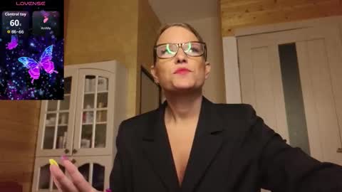 Snapshot of findom_lady_shine chatting on September 15, 2025, 6:41 pm Lady online show from September 15, 2025, 6:41 pm