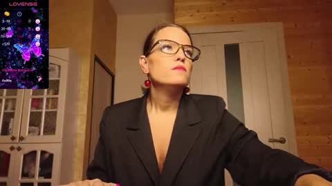 Snapshot of findom_lady_shine chatting on October 24, 2025, 10:00 am Lady online show from October 24, 2025, 10:00 am