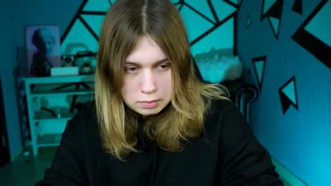 Snapshot of fioramarmoris chatting on December 19, 2024, 10:02 am fiora online show from December 19, 2024, 10:02 am