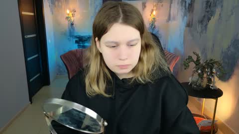 Snapshot of fioramarmoris chatting on December 26, 2024, 9:01 am fiora online show from December 26, 2024, 9:01 am