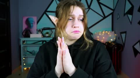 Snapshot of fioramarmoris chatting on December 28, 2024, 8:16 am fiora online show from December 28, 2024, 8:16 am