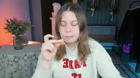 Snapshot of fioramarmoris chatting on March 2, 2025, 5:12 am fiora online show from March 2, 2025, 5:12 am