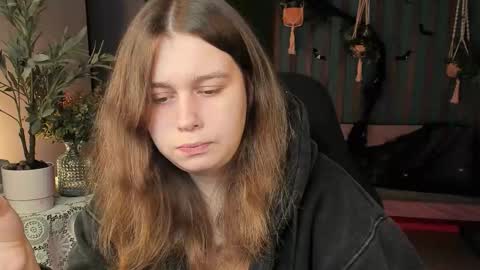 Snapshot of fioramarmoris chatting on October 20, 2025, 1:44 pm fiora online show from October 20, 2025, 1:44 pm