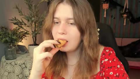 Snapshot of fioramarmoris chatting on October 26, 2025, 5:13 am fiora online show from October 26, 2025, 5:13 am