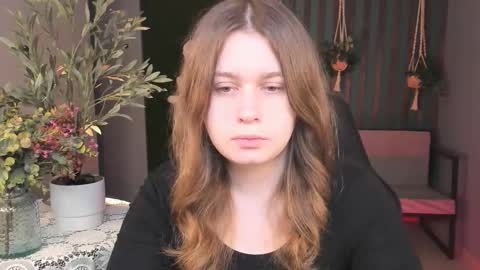 Snapshot of fioramarmoris chatting on November 10, 2025, 7:07 am fiora online show from November 10, 2025, 7:07 am