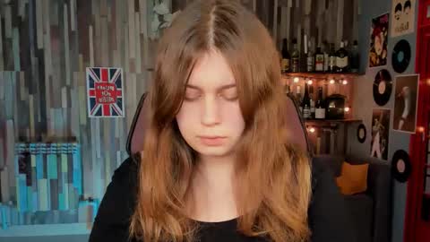 fiora online show from November 27, 2025, 1:02 pm