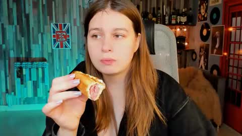 Snapshot of fioramarmoris chatting on January 18, 2026, 7:01 am fiora online show from January 18, 2026, 7:01 am