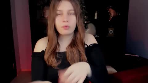 Snapshot of fioramarmoris chatting on February 18, 2026, 5:25 am fiora online show from February 18, 2026, 5:25 am