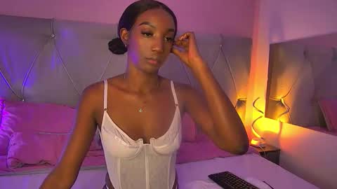 Fiorela Lenin  online show from March 16, 2026, 6:34 pm