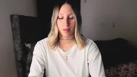 F I O R E L L A  online show from November 1, 2025, 10:56 pm