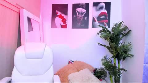 fiore   online show from September 13, 2025, 9:25 pm