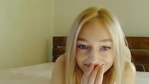 Snapshot of fitblondeprincess chatting on November 3, 2025, 8:54 pm flowergirl online show from November 3, 2025, 8:54 pm