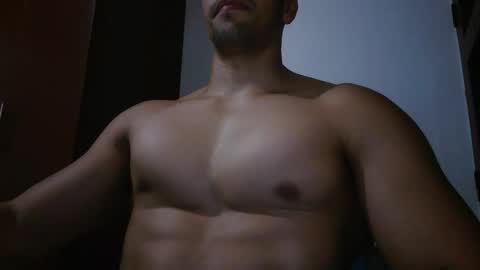 fitchestabs_69 online show from May 17, 2026, 9:33 pm