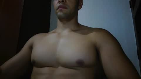 fitchestabs_69 online show from May 20, 2026, 8:59 pm