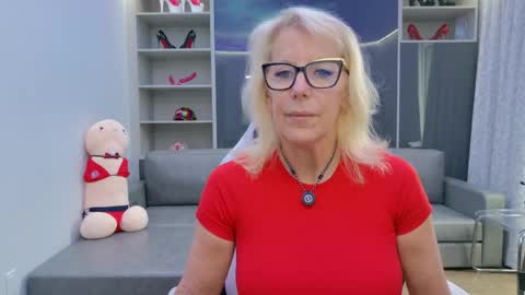 Snapshot of fitcougarcb chatting on May 6, 2026, 6:46 pm Bianca online show from May 6, 2026, 6:46 pm