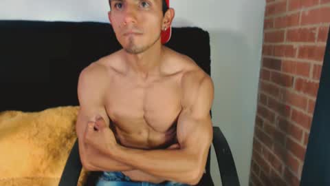 Snapshot of fitnescalientes chatting on February 19, 2025, 2:44 am fitnescalientes online show from February 19, 2025, 2:44 am