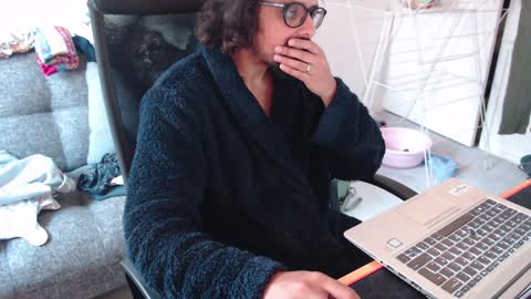 fizz6572 online show from December 16, 2024, 8:41 am