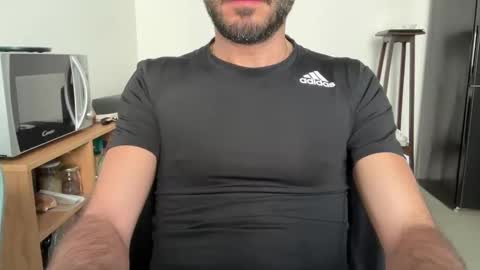 Snapshot of fla85 chatting on November 6, 2025, 11:11 am Fla is short for Flavio online show from November 6, 2025, 11:11 am