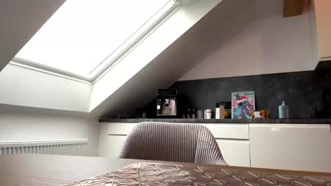 flashi1990 online show from December 2, 2025, 2:45 pm