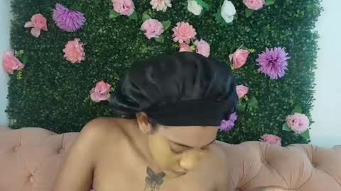 Snapshot of flavia_cruz chatting on April 27, 2026, 12:25 pm Flavia online show from April 27, 2026, 12:25 pm