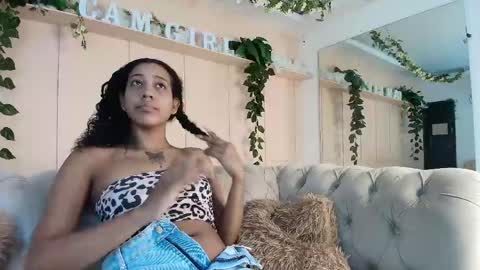 Snapshot of flavia_cruz chatting on June 4, 2026, 12:22 pm Flavia online show from June 4, 2026, 12:22 pm