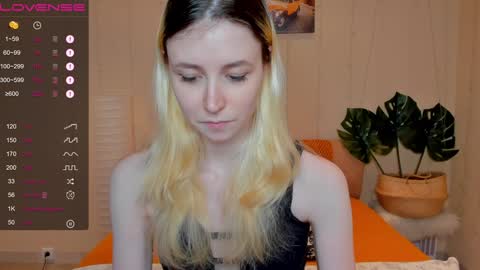 Snapshot of fleximona chatting on December 8, 2024, 9:46 am FlexiMona online show from December 8, 2024, 9:46 am