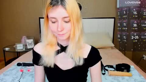 Snapshot of fleximona chatting on October 10, 2025, 9:30 am FlexiMona online show from October 10, 2025, 9:30 am