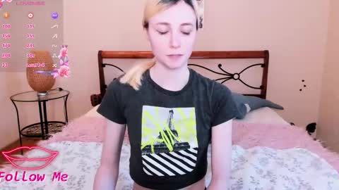 Snapshot of fleximona chatting on October 16, 2025, 9:32 am FlexiMona online show from October 16, 2025, 9:32 am