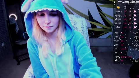 Snapshot of fleximona chatting on October 19, 2025, 8:42 pm FlexiMona online show from October 19, 2025, 8:42 pm