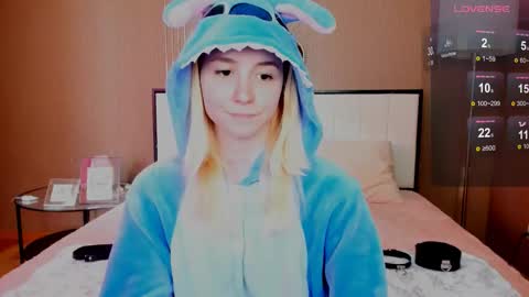 Snapshot of fleximona chatting on October 24, 2025, 8:44 am FlexiMona online show from October 24, 2025, 8:44 am