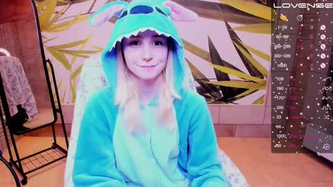 Snapshot of fleximona chatting on October 26, 2025, 9:37 am FlexiMona online show from October 26, 2025, 9:37 am