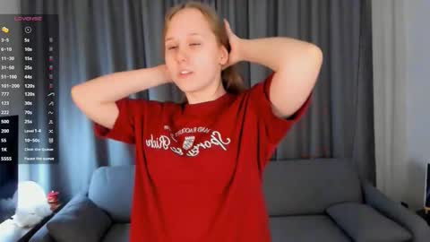 Snapshot of flirtbubble chatting on February 11, 2026, 8:36 pm Doloras online show from February 11, 2026, 8:36 pm