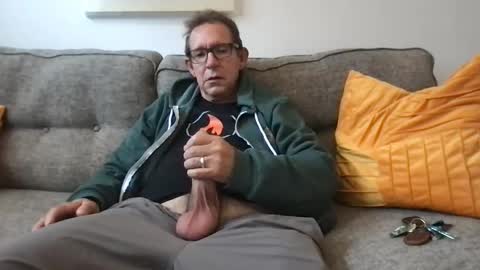 Snapshot of flirtofcharleston chatting on December 16, 2024, 7:32 pm Flickrbrite online show from December 16, 2024, 7:32 pm