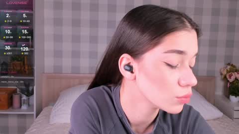 Emely  online show from January 27, 2025, 3:26 am