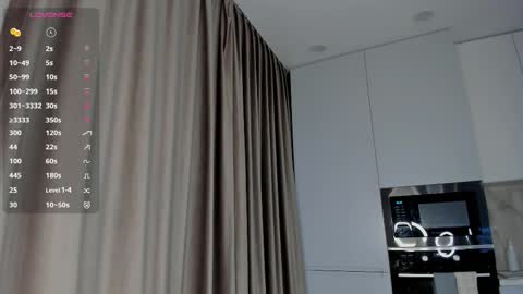 Emely  online show from September 29, 2025, 5:29 pm