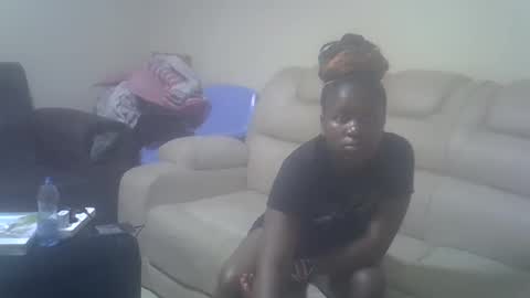 Snapshot of floral_q chatting on May 17, 2026, 1:29 pm Floral online show from May 17, 2026, 1:29 pm