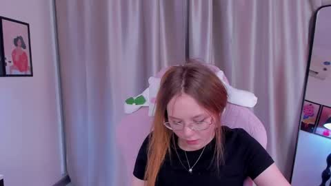 Snapshot of floralarsson chatting on May 8, 2026, 4:23 pm hey there guys im Flora no not the one from WInx. But I love magical stuff and especially I love nature. I dont know I thin online show from May 8, 2026, 4:23 pm